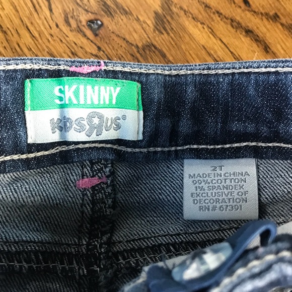 [SOLD] Kids R Us Skinny Jeans With Flowers 2T - Picture 4 of 5